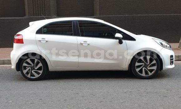 Nunua Ilio tumika Kia Rio White Gari ndani ya Kwaluseni nchini Manzini