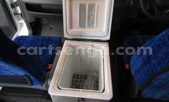 Nunua Ilio tumika Mercedes‒Benz 190 White Gari ndani ya Mbabane nchini Manzini Nunua Ilio tumika Mercedes‒Benz 190 White Gari ndani ya Mbabane nchini Manzini