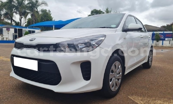 Nunua Ilio tumika Kia Rio White Gari ndani ya Big Bend nchini Lubombo