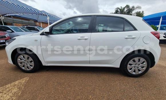Nunua Ilio tumika Kia Rio White Gari ndani ya Big Bend nchini Lubombo Nunua Ilio tumika Kia Rio White Gari ndani ya Big Bend nchini Lubombo