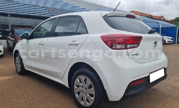 Nunua Ilio tumika Kia Rio White Gari ndani ya Big Bend nchini Lubombo Nunua Ilio tumika Kia Rio White Gari ndani ya Big Bend nchini Lubombo