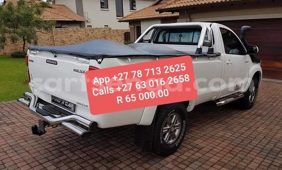 Buy Used Toyota Hilux Silver Car in Ezulwini in Hhohho Buy Used Toyota Hilux Silver Car in Ezulwini in Hhohho