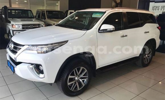 Buy Used Toyota Fortuner White Car in Bhunya in Manzini Buy Used Toyota Fortuner White Car in Bhunya in Manzini