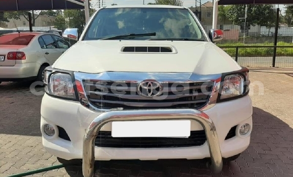 Nunua Ilio tumika Toyota Hilux White Gari ndani ya Big Bend nchini Lubombo Nunua Ilio tumika Toyota Hilux White Gari ndani ya Big Bend nchini Lubombo