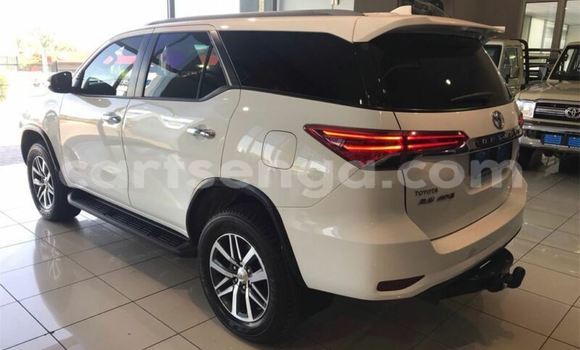 Buy Used Toyota Fortuner White Car in Bhunya in Manzini Buy Used Toyota Fortuner White Car in Bhunya in Manzini