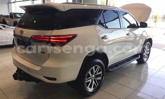Buy Used Toyota Fortuner White Car in Bhunya in Manzini Buy Used Toyota Fortuner White Car in Bhunya in Manzini