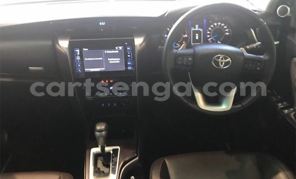 Buy Used Toyota Fortuner White Car in Bhunya in Manzini Buy Used Toyota Fortuner White Car in Bhunya in Manzini