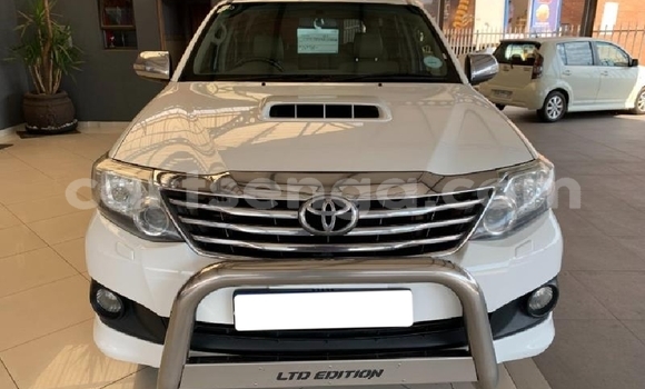 Nunua Ilio tumika Toyota Fortuner White Gari ndani ya Big Bend nchini Lubombo