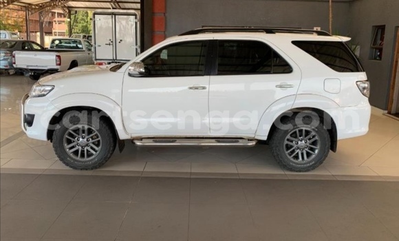 Nunua Ilio tumika Toyota Fortuner White Gari ndani ya Big Bend nchini Lubombo Nunua Ilio tumika Toyota Fortuner White Gari ndani ya Big Bend nchini Lubombo