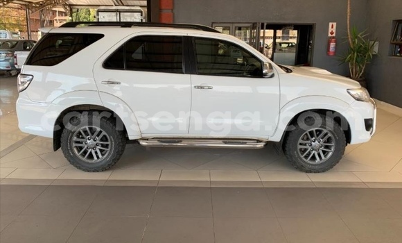 Nunua Ilio tumika Toyota Fortuner White Gari ndani ya Big Bend nchini Lubombo Nunua Ilio tumika Toyota Fortuner White Gari ndani ya Big Bend nchini Lubombo