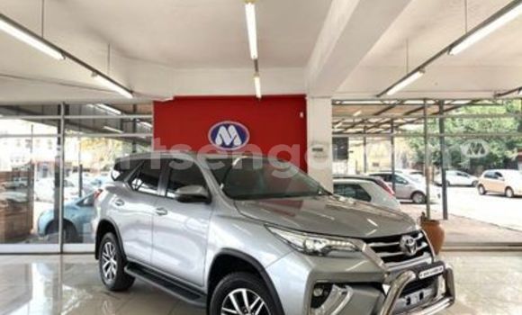 Nunua Ilio tumika Toyota Fortuner Silver Gari ndani ya Manzini nchini Manzini