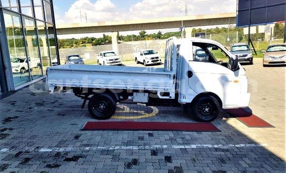Acheter Occasion Voiture Hyundai H1 Blanc à Mbabane, Manzini Acheter Occasion Voiture Hyundai H1 Blanc à Mbabane, Manzini