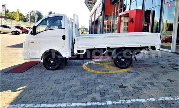 Acheter Occasion Voiture Hyundai H1 Blanc à Mbabane, Manzini Acheter Occasion Voiture Hyundai H1 Blanc à Mbabane, Manzini
