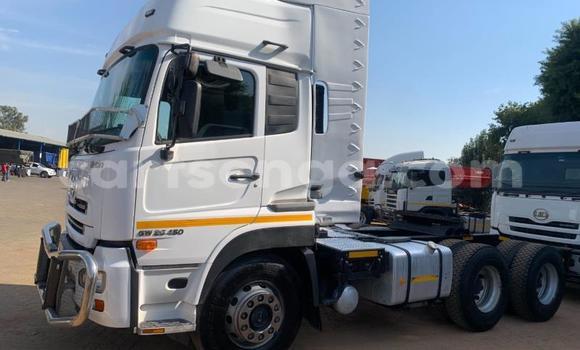 Nunua Ilio tumika Nissan UD White Lori ndani ya Manzini nchini Manzini Nunua Ilio tumika Nissan UD White Lori ndani ya Manzini nchini Manzini