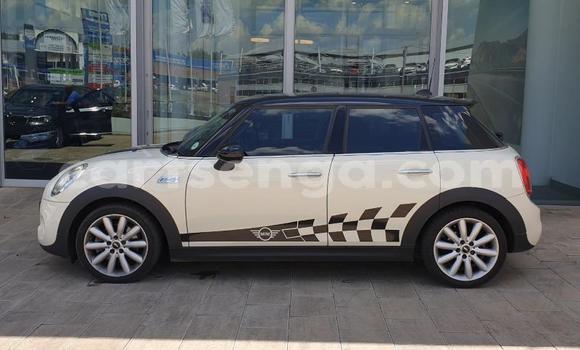 Nunua Ilio tumika MINI Cooper White Gari ndani ya Manzini nchini Manzini Nunua Ilio tumika MINI Cooper White Gari ndani ya Manzini nchini Manzini