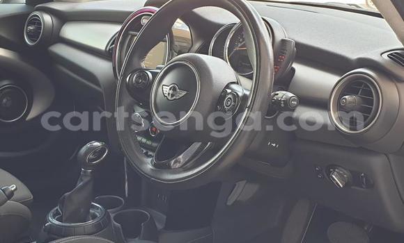 Nunua Ilio tumika MINI Cooper White Gari ndani ya Manzini nchini Manzini Nunua Ilio tumika MINI Cooper White Gari ndani ya Manzini nchini Manzini
