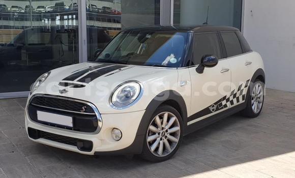 Nunua Ilio tumika MINI Cooper White Gari ndani ya Manzini nchini Manzini Nunua Ilio tumika MINI Cooper White Gari ndani ya Manzini nchini Manzini