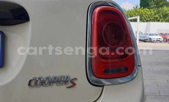 Nunua Ilio tumika MINI Cooper White Gari ndani ya Manzini nchini Manzini Nunua Ilio tumika MINI Cooper White Gari ndani ya Manzini nchini Manzini