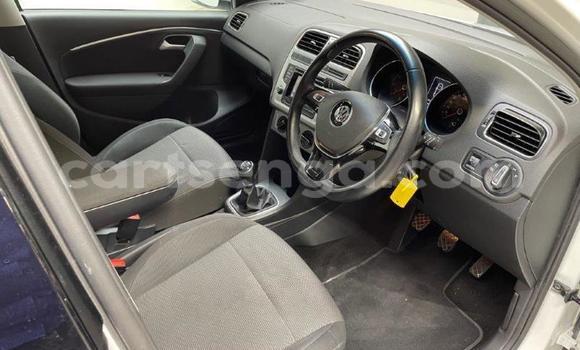 Nunua Ilio tumika Volkswagen Polo White Gari ndani ya Mbabane nchini Manzini Nunua Ilio tumika Volkswagen Polo White Gari ndani ya Mbabane nchini Manzini