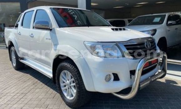 Nunua Ilio tumika Toyota Hilux White Gari ndani ya Ezulwini nchini Hhohho
