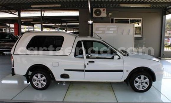 Nunua Ilio tumika Ford B-MAX White Gari ndani ya Ezulwini nchini Hhohho Nunua Ilio tumika Ford B-MAX White Gari ndani ya Ezulwini nchini Hhohho