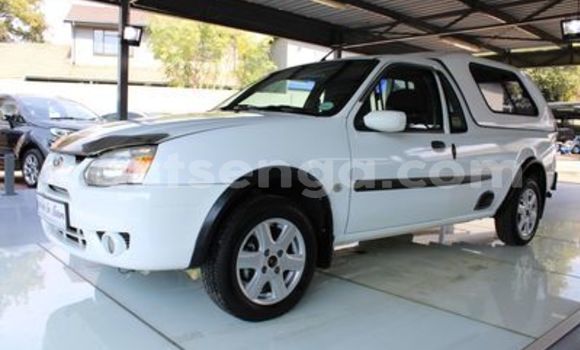 Acheter Occasion Voiture Ford B-MAX Blanc à Ezulwini, Hhohho Acheter Occasion Voiture Ford B-MAX Blanc à Ezulwini, Hhohho