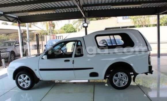 Acheter Occasion Voiture Ford B-MAX Blanc à Ezulwini, Hhohho Acheter Occasion Voiture Ford B-MAX Blanc à Ezulwini, Hhohho