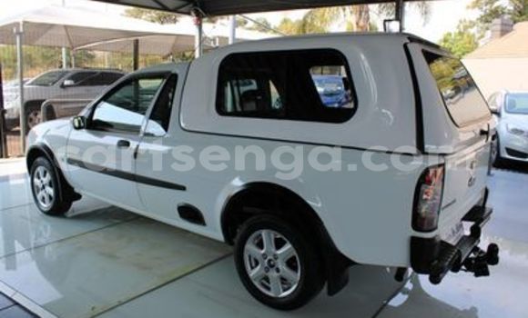 Acheter Occasion Voiture Ford B-MAX Blanc à Ezulwini, Hhohho Acheter Occasion Voiture Ford B-MAX Blanc à Ezulwini, Hhohho