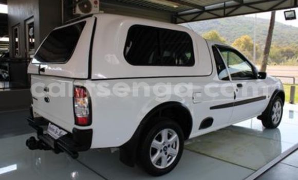 Acheter Occasion Voiture Ford B-MAX Blanc à Ezulwini, Hhohho Acheter Occasion Voiture Ford B-MAX Blanc à Ezulwini, Hhohho