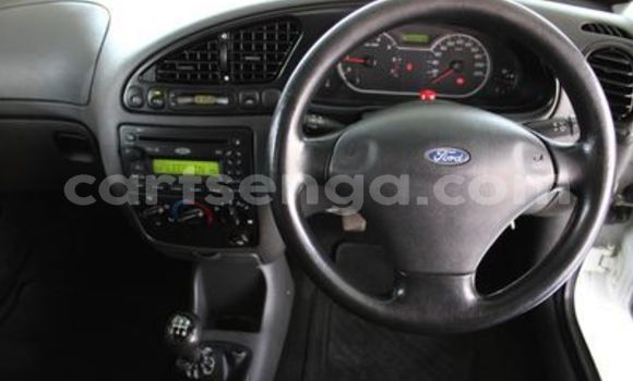 Acheter Occasion Voiture Ford B-MAX Blanc à Ezulwini, Hhohho Acheter Occasion Voiture Ford B-MAX Blanc à Ezulwini, Hhohho