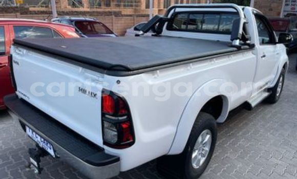 Nunua Ilio tumika Toyota Hilux White Gari ndani ya Ezulwini nchini Hhohho Nunua Ilio tumika Toyota Hilux White Gari ndani ya Ezulwini nchini Hhohho