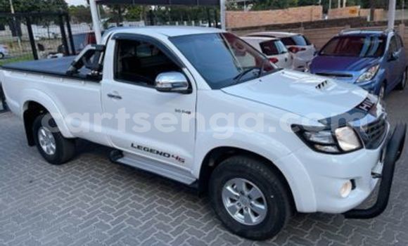 Nunua Ilio tumika Toyota Hilux White Gari ndani ya Ezulwini nchini Hhohho Nunua Ilio tumika Toyota Hilux White Gari ndani ya Ezulwini nchini Hhohho