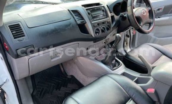Nunua Ilio tumika Toyota Hilux White Gari ndani ya Ezulwini nchini Hhohho Nunua Ilio tumika Toyota Hilux White Gari ndani ya Ezulwini nchini Hhohho