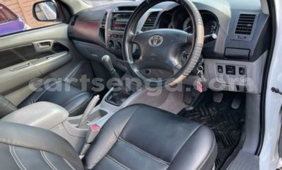 Nunua Ilio tumika Toyota Hilux White Gari ndani ya Ezulwini nchini Hhohho Nunua Ilio tumika Toyota Hilux White Gari ndani ya Ezulwini nchini Hhohho
