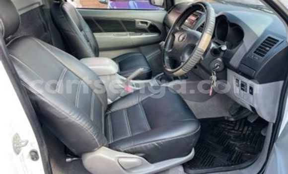 Nunua Ilio tumika Toyota Hilux White Gari ndani ya Ezulwini nchini Hhohho Nunua Ilio tumika Toyota Hilux White Gari ndani ya Ezulwini nchini Hhohho