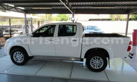 Nunua Ilio tumika Toyota Hilux White Gari ndani ya Ezulwini nchini Hhohho Nunua Ilio tumika Toyota Hilux White Gari ndani ya Ezulwini nchini Hhohho