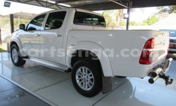 Nunua Ilio tumika Toyota Hilux White Gari ndani ya Ezulwini nchini Hhohho Nunua Ilio tumika Toyota Hilux White Gari ndani ya Ezulwini nchini Hhohho