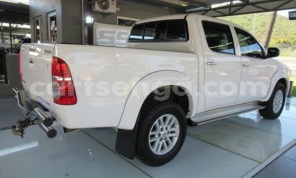 Nunua Ilio tumika Toyota Hilux White Gari ndani ya Ezulwini nchini Hhohho Nunua Ilio tumika Toyota Hilux White Gari ndani ya Ezulwini nchini Hhohho