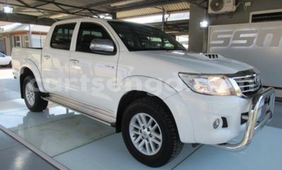 Nunua Ilio tumika Toyota Hilux White Gari ndani ya Ezulwini nchini Hhohho Nunua Ilio tumika Toyota Hilux White Gari ndani ya Ezulwini nchini Hhohho