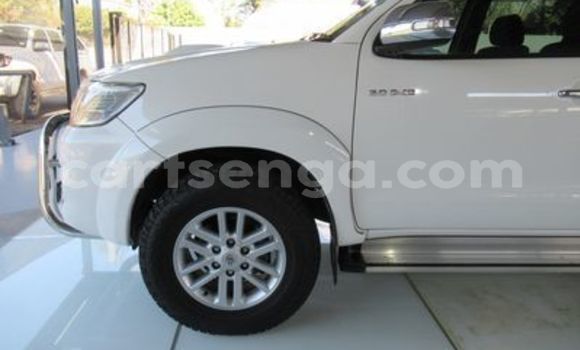 Nunua Ilio tumika Toyota Hilux White Gari ndani ya Ezulwini nchini Hhohho Nunua Ilio tumika Toyota Hilux White Gari ndani ya Ezulwini nchini Hhohho