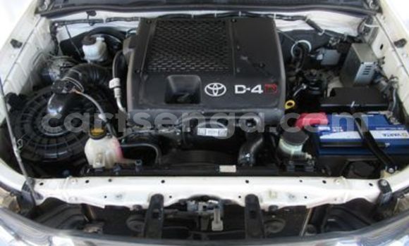 Nunua Ilio tumika Toyota Hilux White Gari ndani ya Ezulwini nchini Hhohho Nunua Ilio tumika Toyota Hilux White Gari ndani ya Ezulwini nchini Hhohho