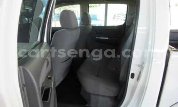 Nunua Ilio tumika Toyota Hilux White Gari ndani ya Ezulwini nchini Hhohho Nunua Ilio tumika Toyota Hilux White Gari ndani ya Ezulwini nchini Hhohho