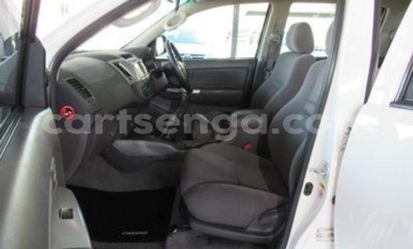 Nunua Ilio tumika Toyota Hilux White Gari ndani ya Ezulwini nchini Hhohho Nunua Ilio tumika Toyota Hilux White Gari ndani ya Ezulwini nchini Hhohho