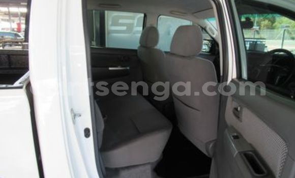 Nunua Ilio tumika Toyota Hilux White Gari ndani ya Ezulwini nchini Hhohho Nunua Ilio tumika Toyota Hilux White Gari ndani ya Ezulwini nchini Hhohho