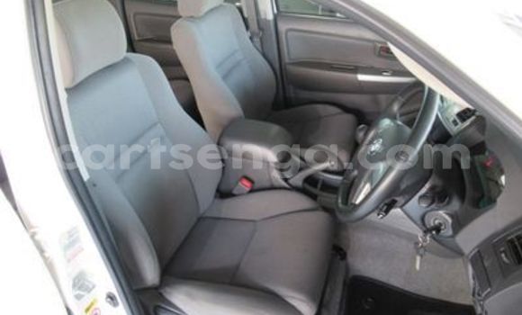 Nunua Ilio tumika Toyota Hilux White Gari ndani ya Ezulwini nchini Hhohho Nunua Ilio tumika Toyota Hilux White Gari ndani ya Ezulwini nchini Hhohho