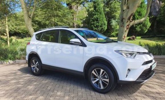 Buy Used Toyota RAV4 White Car in Ezulwini in Hhohho