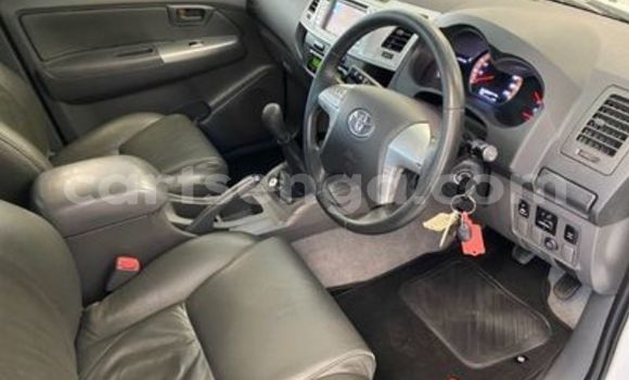 Buy Used Toyota Hilux White Car in Ezulwini in Hhohho Buy Used Toyota Hilux White Car in Ezulwini in Hhohho