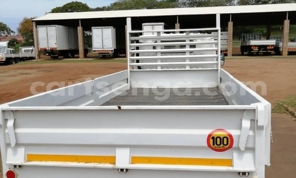 Nunua Ilio tumika Nissan Urvan White Gari ndani ya Ezulwini nchini Hhohho Nunua Ilio tumika Nissan Urvan White Gari ndani ya Ezulwini nchini Hhohho