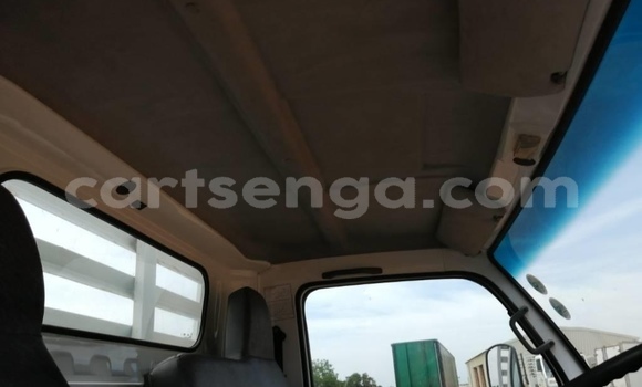 Nunua Ilio tumika Nissan Urvan White Gari ndani ya Ezulwini nchini Hhohho Nunua Ilio tumika Nissan Urvan White Gari ndani ya Ezulwini nchini Hhohho