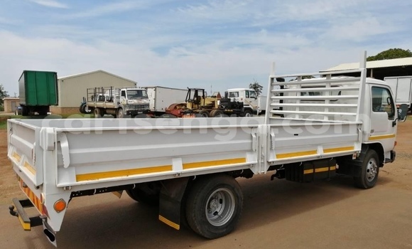 Nunua Ilio tumika Nissan Urvan White Gari ndani ya Ezulwini nchini Hhohho Nunua Ilio tumika Nissan Urvan White Gari ndani ya Ezulwini nchini Hhohho